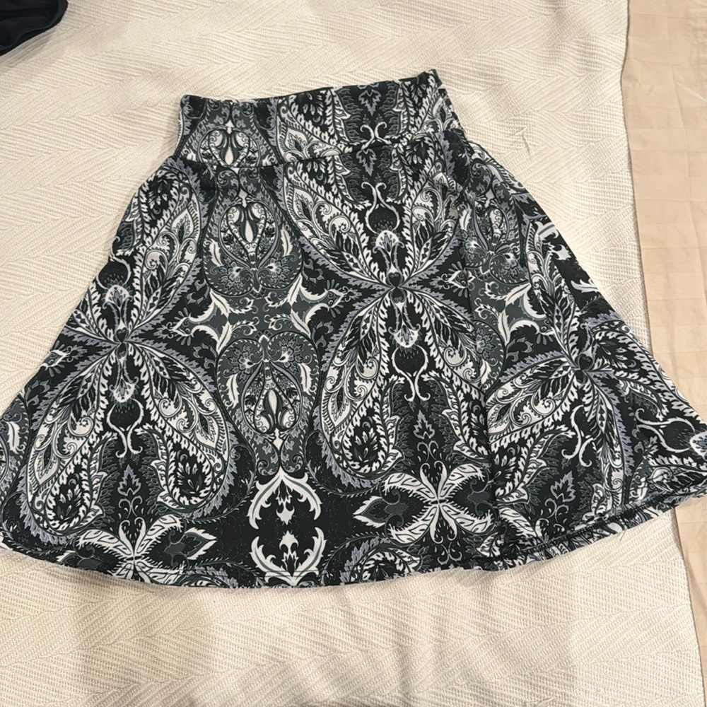 Girls LuLaRoe skirt size 8 new without tags